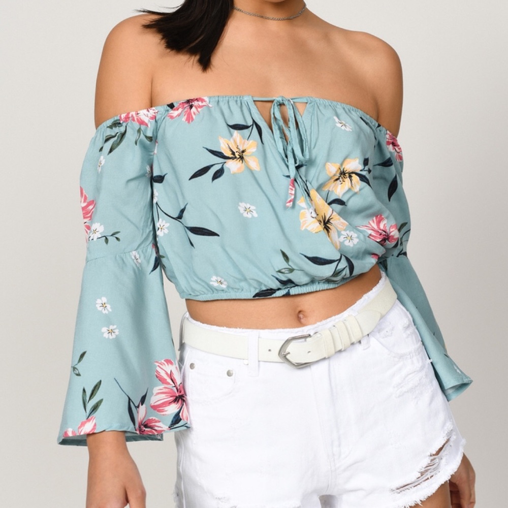 Off the Shoulder Bell Sleeve Floral Crop